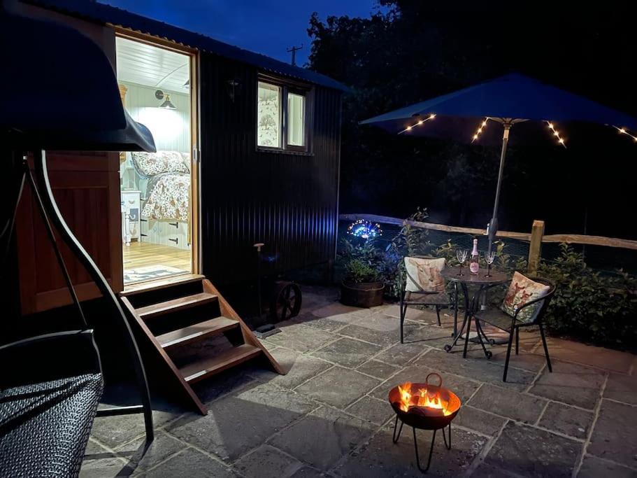 Forest View Shepherd Hut Ewhurst المظهر الخارجي الصورة